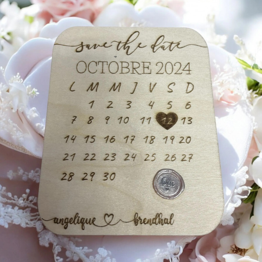 Save the date mariage en bois personnalisé avec prénoms et date avec sceau de cire