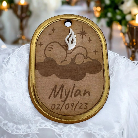 Plaque funéraire pour bébé ange – bois ovale avec colombe blanche et prénom gravé