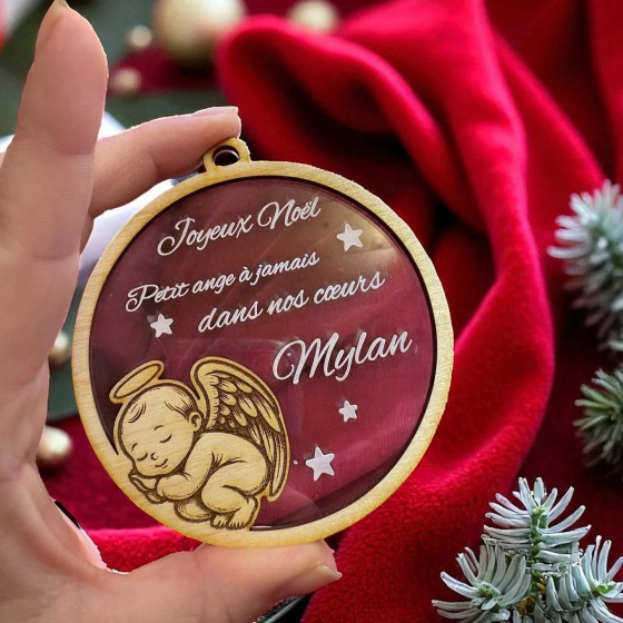 Boule de Noël personnalisée en bois et acrylique – souvenir “Petit ange” avec prénom gravé.