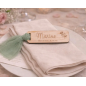 Marque-place mariage personnalisé en bois avec prénom et ruban